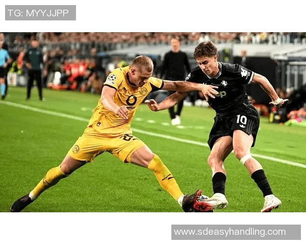 外国足球球星以身体挡球技巧展现防守艺术的精彩瞬间 外国足球球星以身体挡球技巧展现防守艺术的精彩瞬间