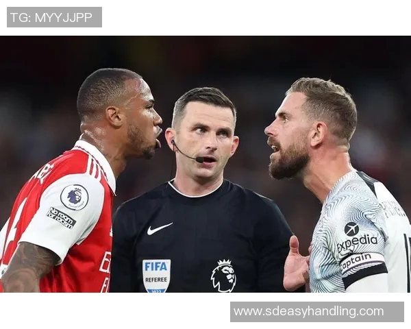 足球巨星私生活揭秘 揭开他们鲜为人知的一面